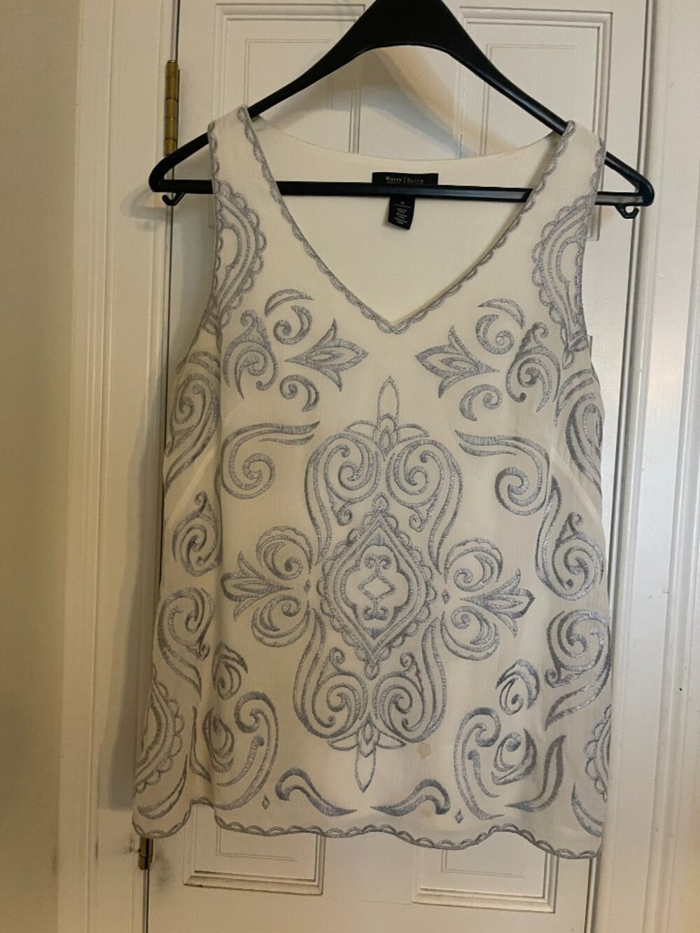 White House Black Market Embroidered Sleeveless Blouse – Ivory/Gray – Size M